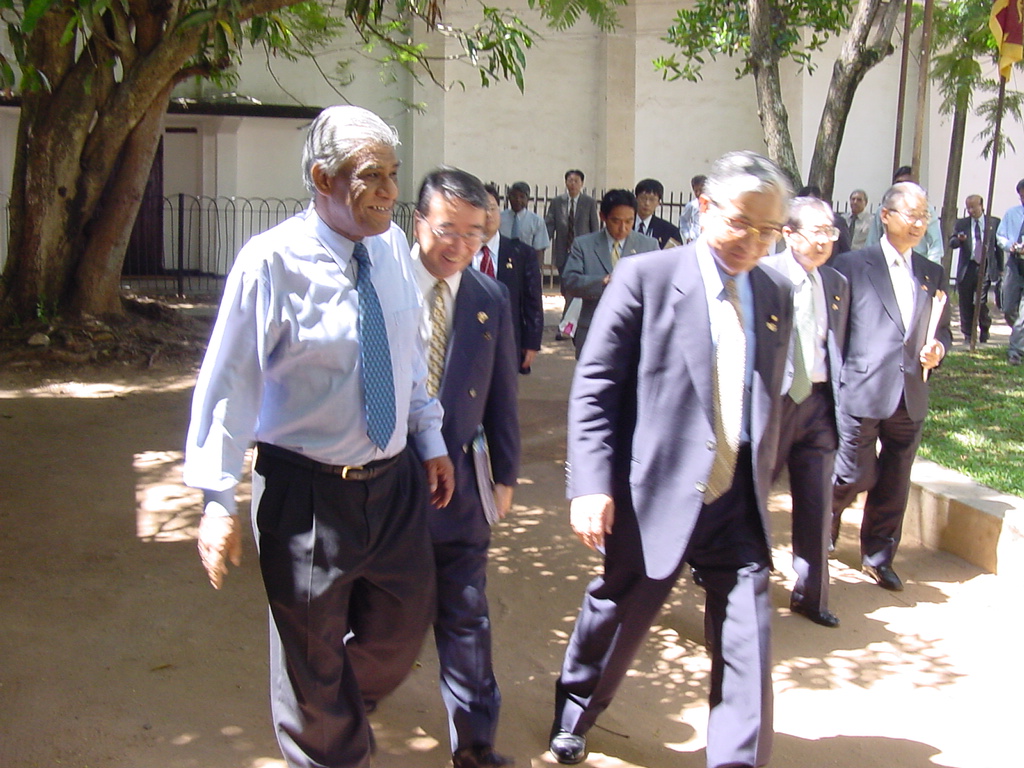 With the Japanese Parliamentary delegation that visited UCSC in 2002. Also in the picture Vice Chancellor Tilak Hettiarachchi and Ambassador H.E.Seichiro Otsuka.