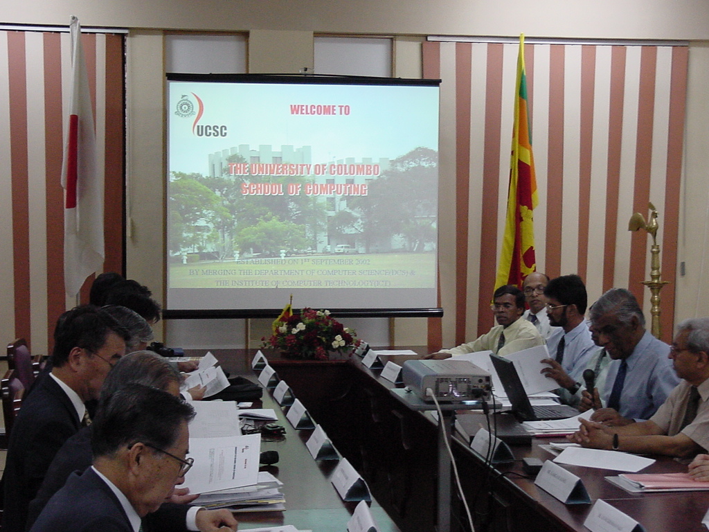 Prof. Samaranayake makes a presentation to the Parliamentary delegation.