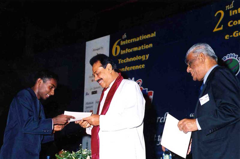 Hon Mahinda Rajapaksa Prime Minister as Chief Guest at the Joint IITC2004 and ICEG2004 awarding certificates of recognition to the IOI team that did extremely well by winning 1 Gold and 3 Bronze medals.