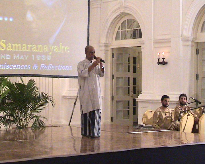 Visharada W. D. Amaradewa entertaining the gathering at the Felicitation to Prof. Samaranayake held in December 2004