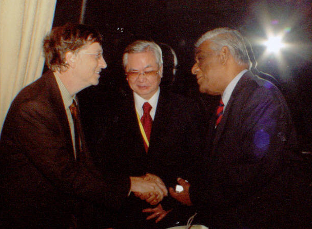 With Bill Gates in New Delhi 2006 when Bill Gates was reminded of the 1997 request. This was thereafter given priority and Sinhala was implemented on MS Vista relased in 2007