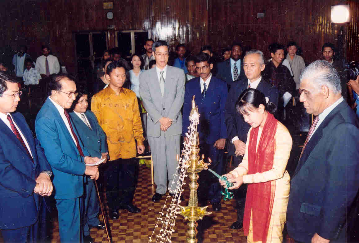 At the inauguration of a Third Country Program funded by JJICA and conducted by UCSC. In the picture, Dr. P. R.Anthonis, Chancellor, Mr. Kaiho, Resident Representative JICA, Prof. Samaranayae and participants