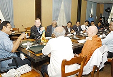 Prof.Lessig meeting H.E. the President Mahinda Rajapaksa. With back to camaera is Hon Tissa Vitharana, Minister of Science & Technology