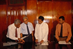 At the signing of the Order establishing the University of Colombo School of Computing 2002. l-r Prof. V. K. Samaranayake, Prof. Tilak Hettiarachchi, Vice Chancellor, Hon. Kabir Hashim, Minister of Higher Education and Prof. Lakshman Ratnayake, Vice Chairman, UGC