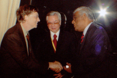 With Bill Gates in New Delhi 2006 when Bill Gates was reminded of the 1997 request. This was thereafter given priority and Sinhala was implemented on MS Vista relased in 2007