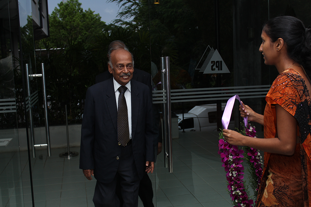 Greeting the Chief Guest, Prof. KKYW Perera
